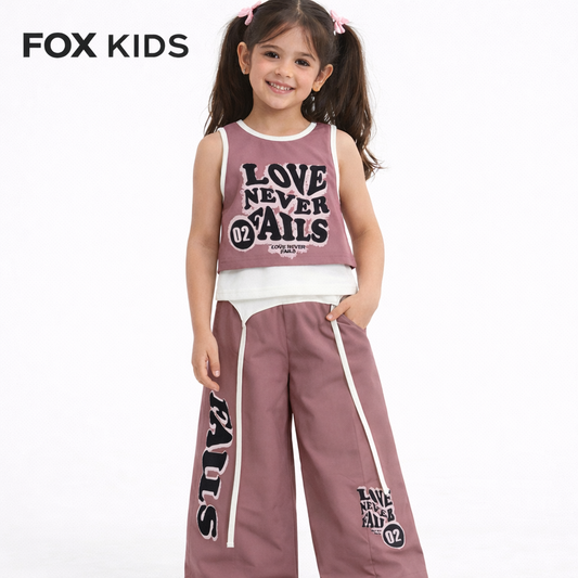 Pink girls' socks from Fox Kids featuring playful patterns, designed for comfort and everyday wear.