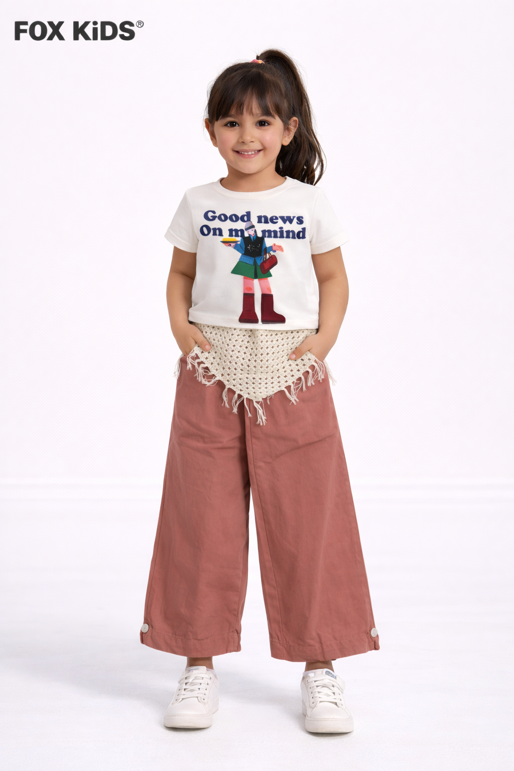 Pink girls' trousers from Fox Kids, featuring a comfortable fit and playful design, perfect for everyday wear.