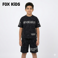 Fox Kids سوت أولادى, نسيج قطني مريح مع تصميم ملون يناسب الأطفال، صورة تظهر تفاصيل القماش والتصميم.