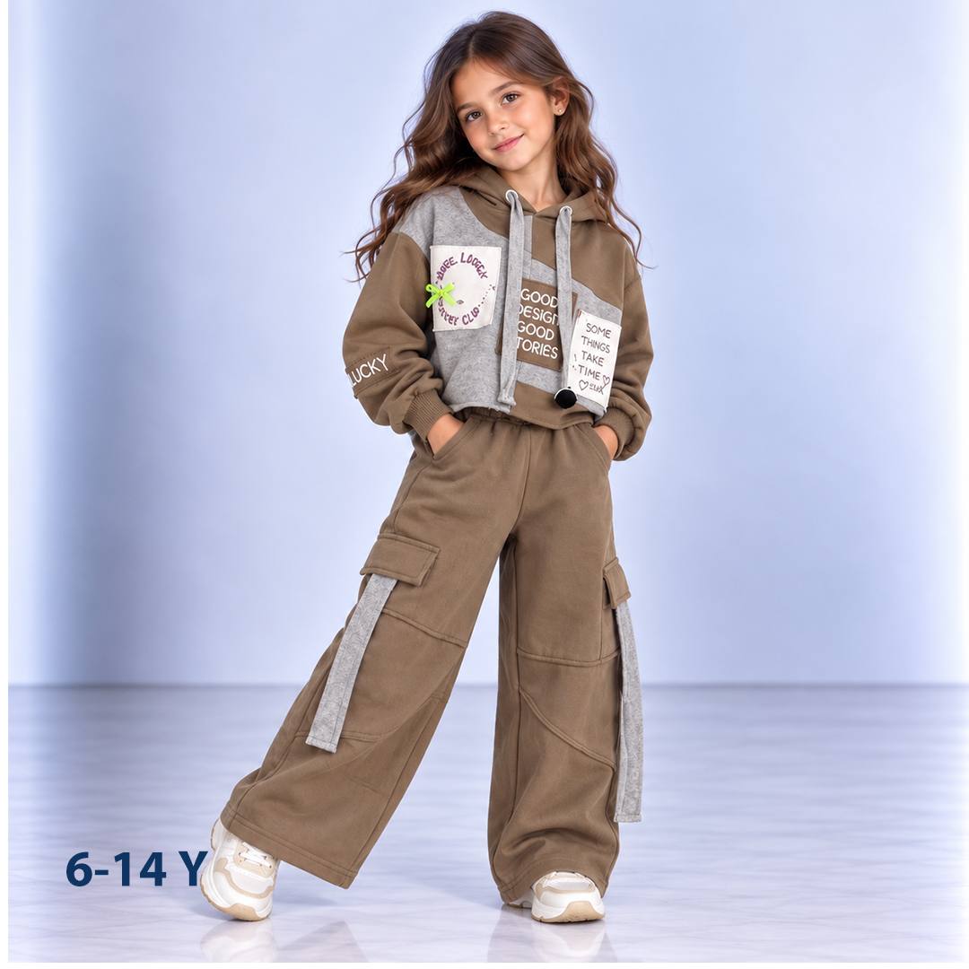 Girl’s suit
