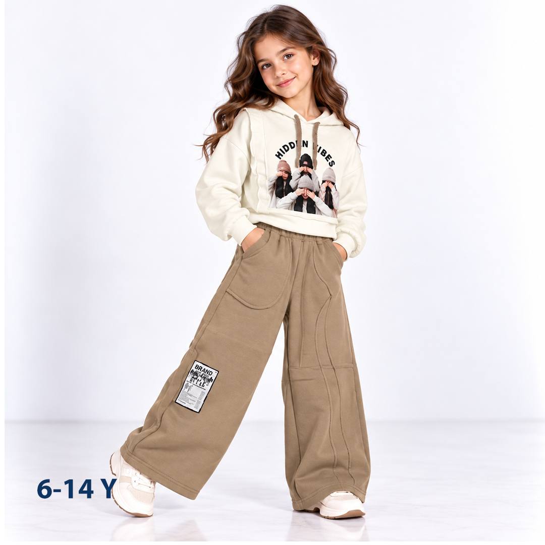 Girl’s suit